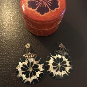 Shell earrings with matching gift box